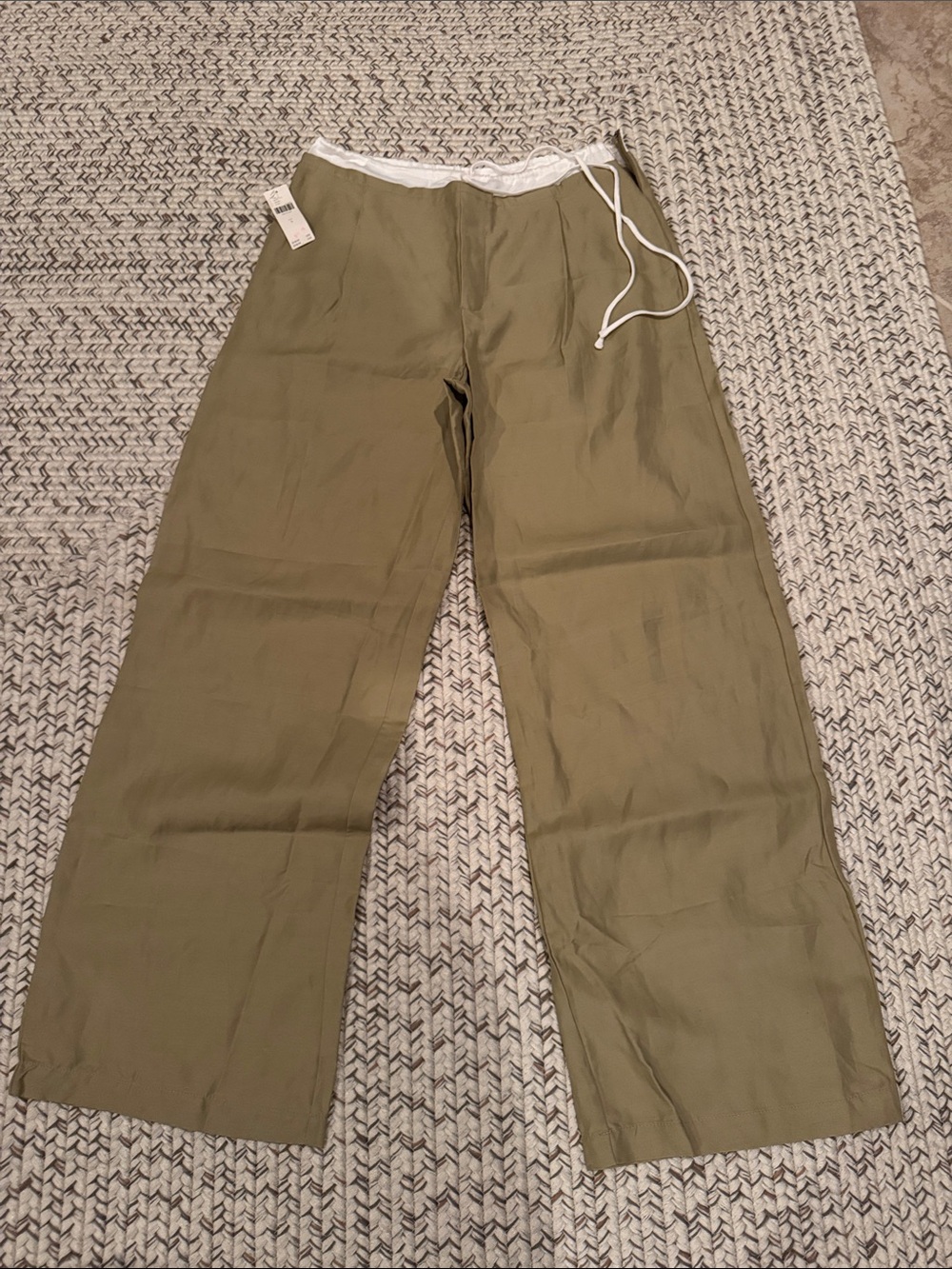 Anthropologie’s Maeve Women’s Olive Drawstring Casual Pants
